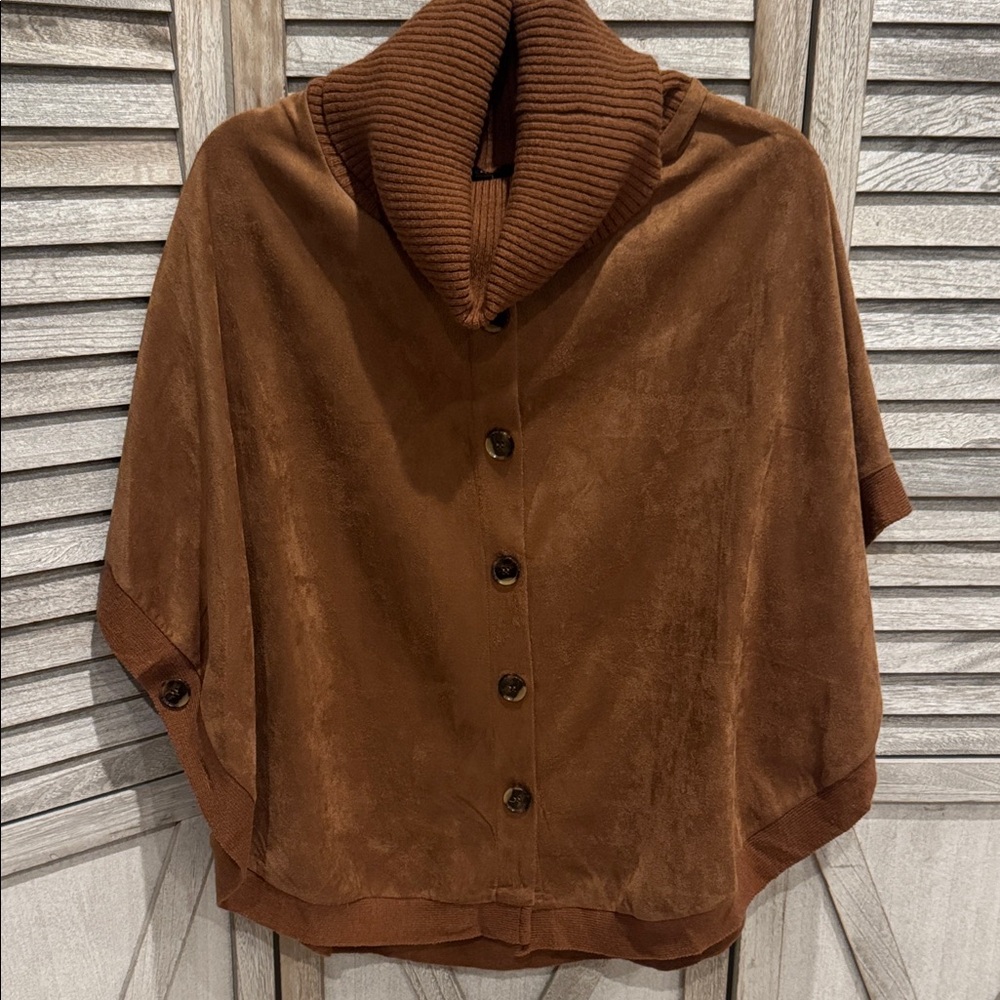 225 Fate Brown Button-Front Shawl Collar Poncho size M faux suede pre owned